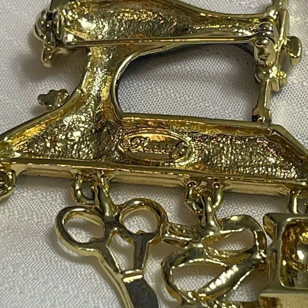 Danecraft Vintage Sewing Machine Brooch with Dangling Sewing Charms